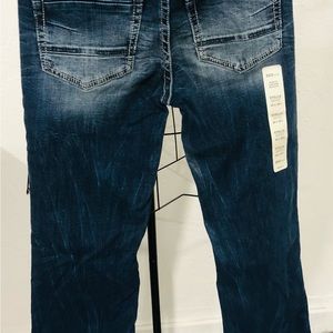 Brand new with tag still on BKE jeans size 28s.